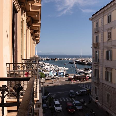 Caracciolo 13 Rooftop & Suites Neapel Exterior foto
